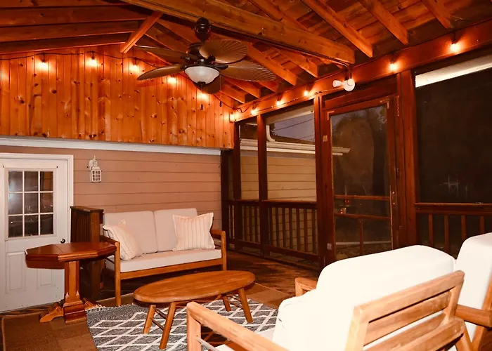 Welcome To Your Cozy Cornered House! * Декейтер