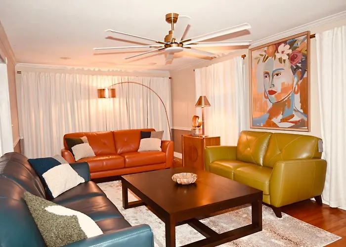 Hébergement de vacances Welcome To Your Cozy Cornered House!